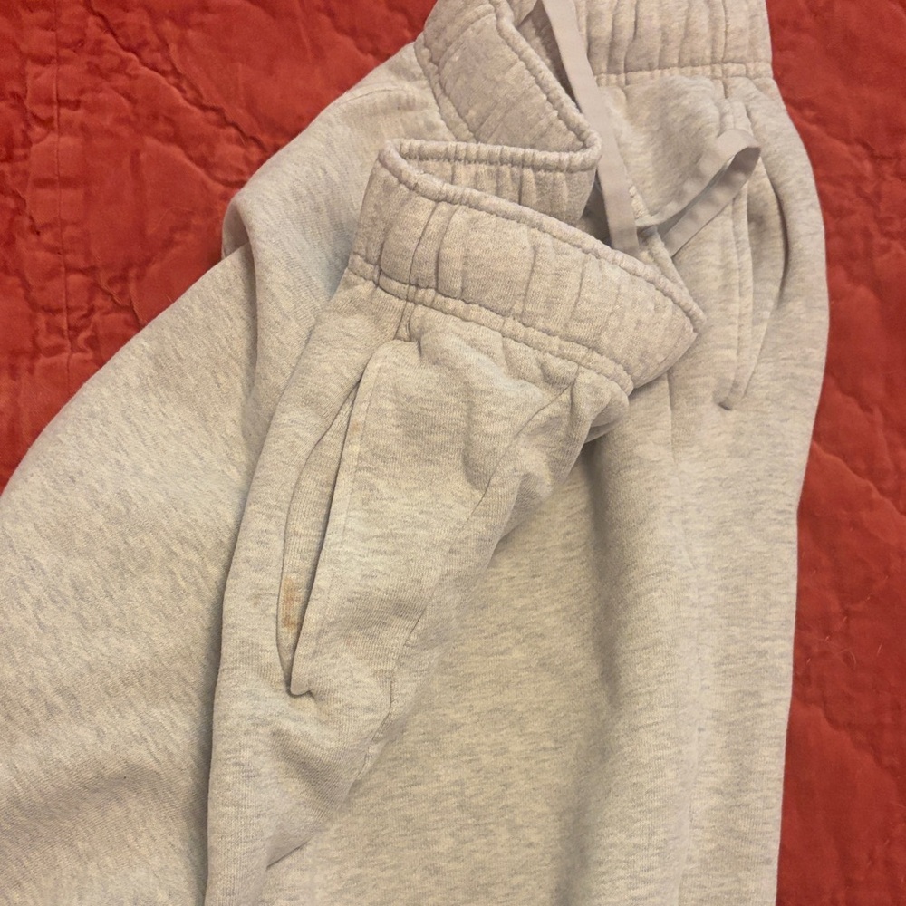 Lululemon scuba joggers - Picture 2 of 5